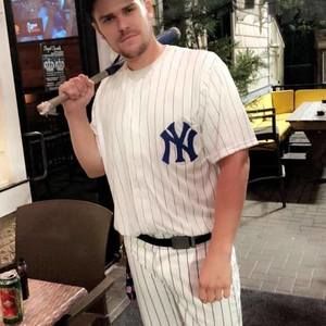 Meet your Posher, Dennis